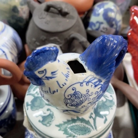 陶瓷制品有瑕疵处里