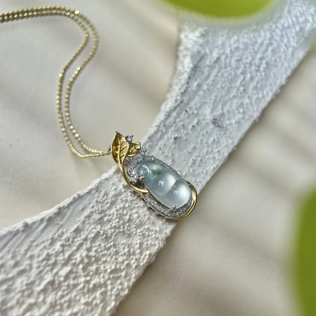 天然A货翡翠高冰玻璃种飘花豆子吊坠18k金南非真钻镶嵌项链时尚