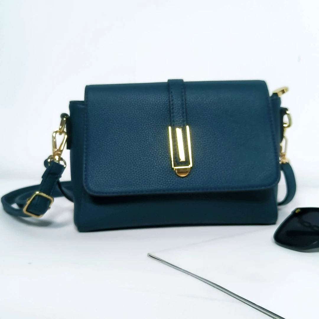 【兰心含章】 模特走秀湖蓝色高级感荔枝纹盖头包