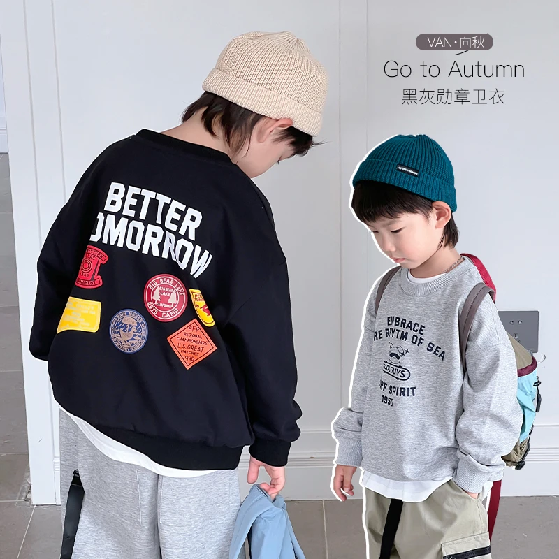 【2024现货秋装】男童黑灰色绣章印花卫衣 ivan家童装 杨 DZ4348