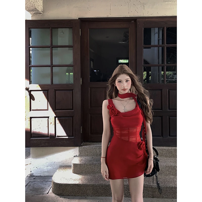Tongiiuu 酒心玫瑰 设计感荡领吊带连衣裙女收腰显瘦包臀a字短裙