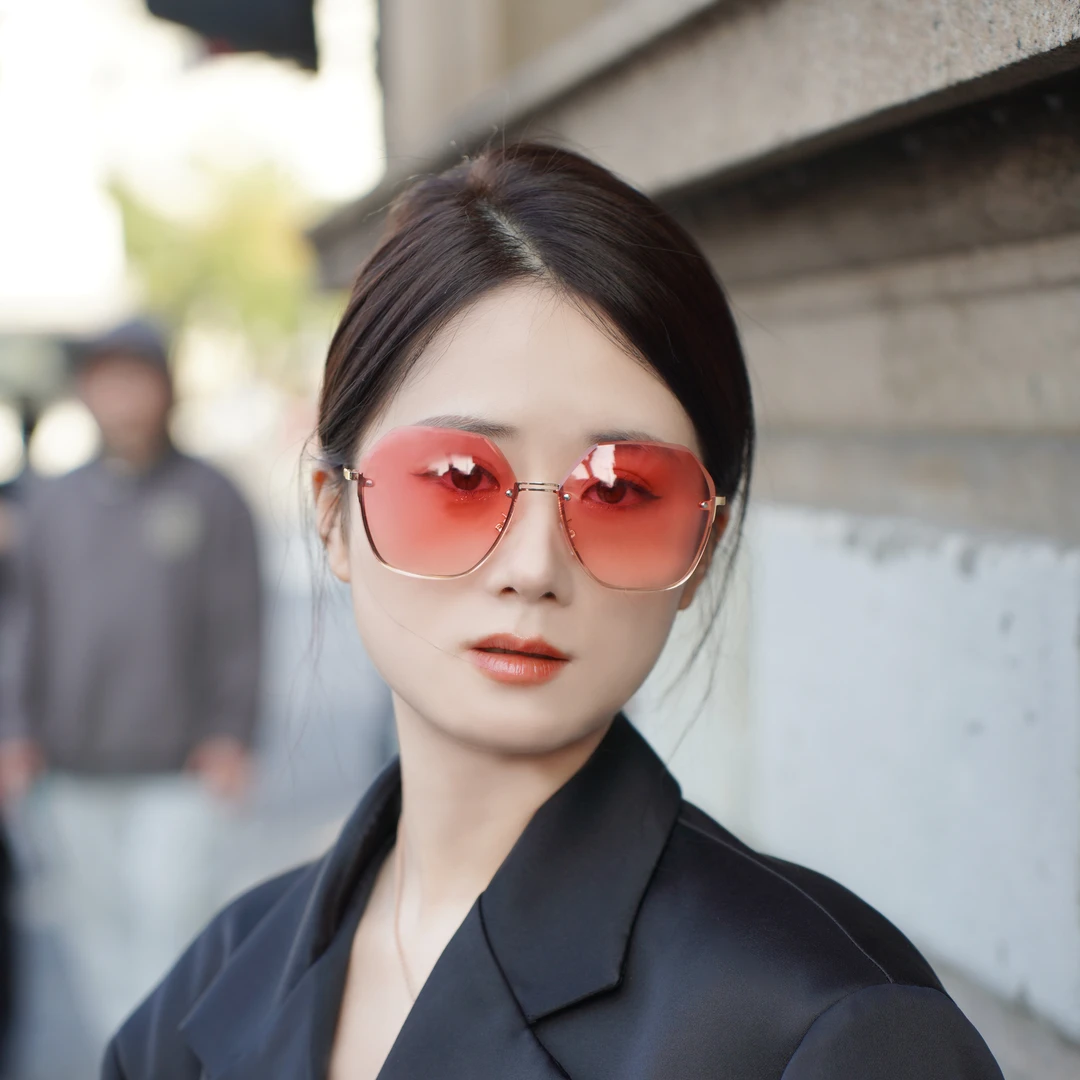 UG大框美颜显瘦个性前卫无边框遮太阳防紫外线墨无框街拍镜太阳镜