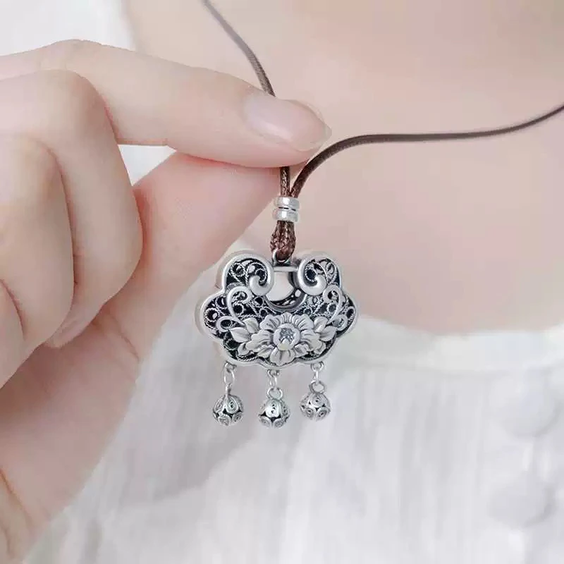吊坠足银 999纯银牡丹花铃铛长命锁复古锁骨吊坠镂空招财平安银锁