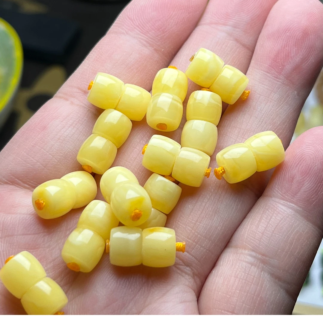俄料蜜蜡，满蜜满蜡直切直径7+mm多样发一对
