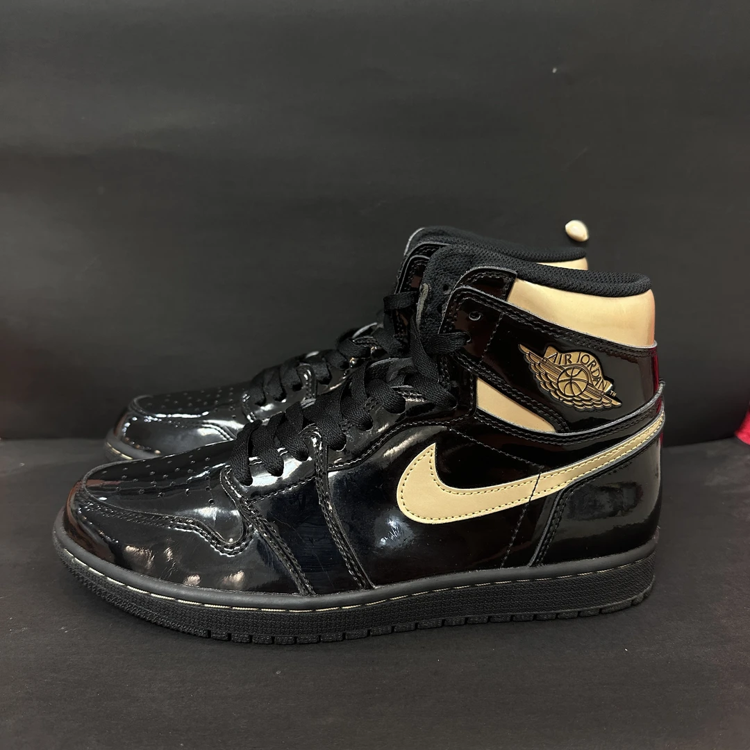 二手/42.5码Nike aj1 黑金 高帮复古篮球鞋 板鞋 休闲鞋 假一赔四