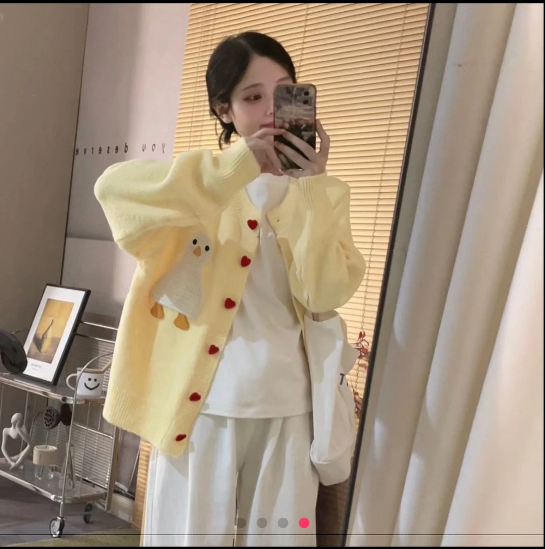 小个子奶呼呼可爱小黄鸭毛衣