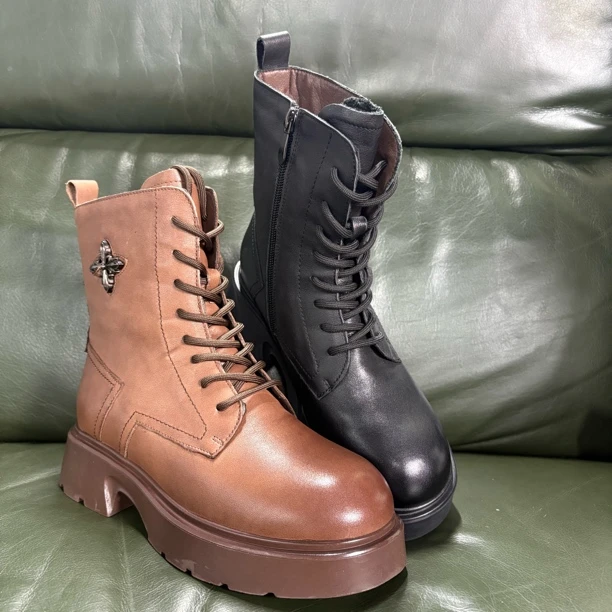 英伦风马丁靴秋冬新品平底侧拉链百搭女士短靴