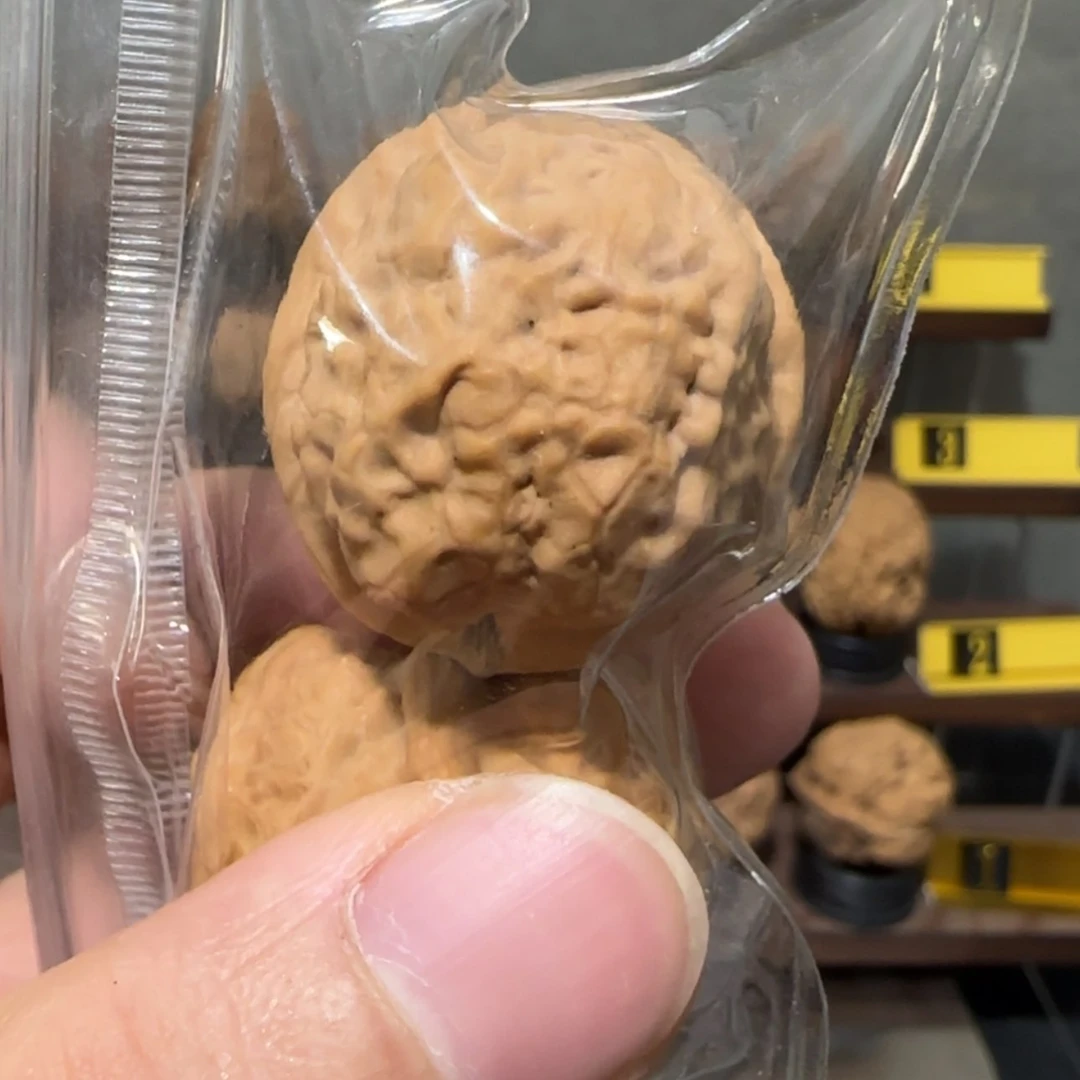 【闪购商品】文玩核桃吊坠大****?