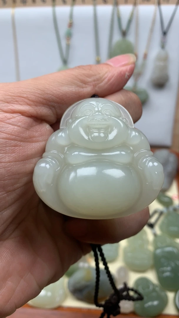 和田玉佛公吊坠50左右