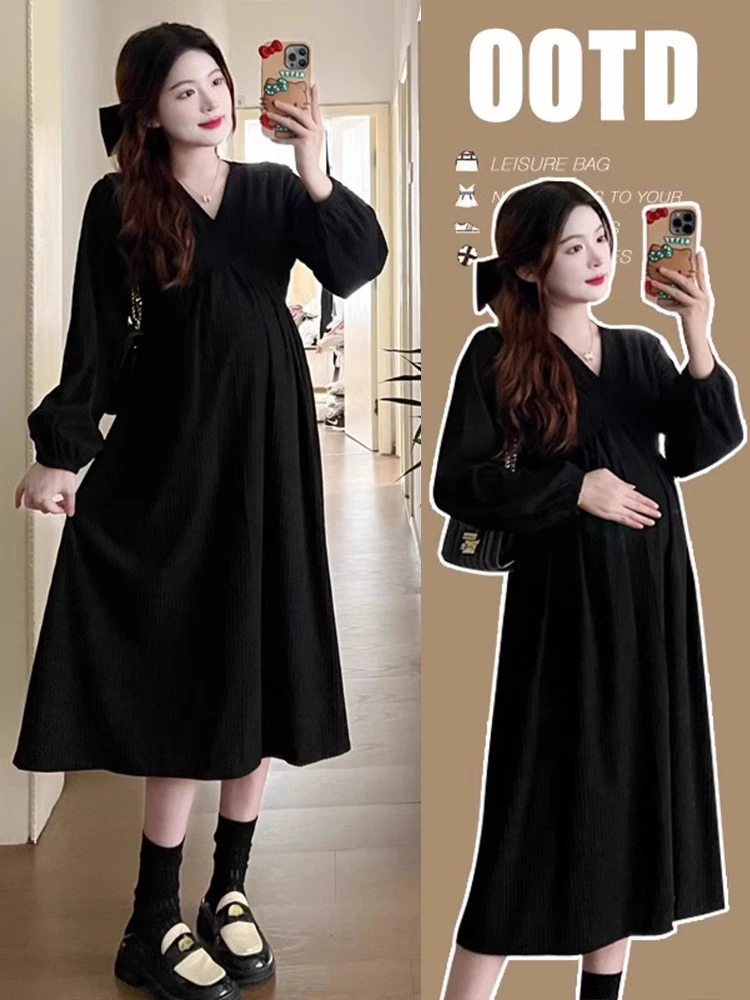 孕妇装秋冬季2024年新款V领法式灯芯绒黑色宽松黑色春秋款长裙