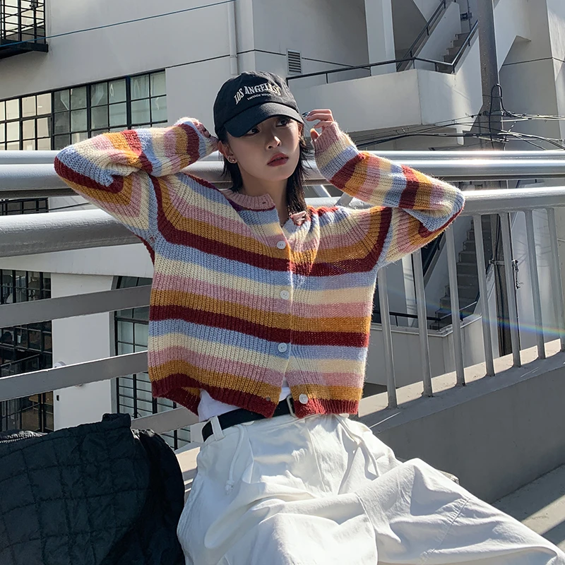 SIXI四喜家春季 复古撞色彩虹条纹针织开衫女减龄洋气短款薄外套