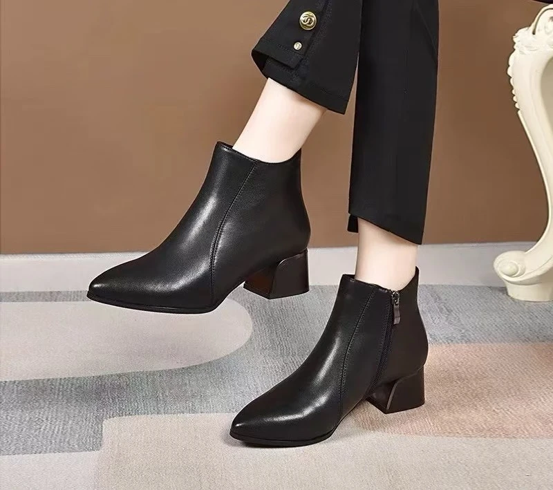 9668时尚百搭洋气舒适潮流小短靴