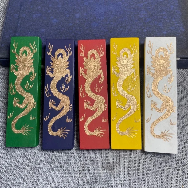 五彩徽墨，即墨磨出来是五种颜色文房四宝徽墨