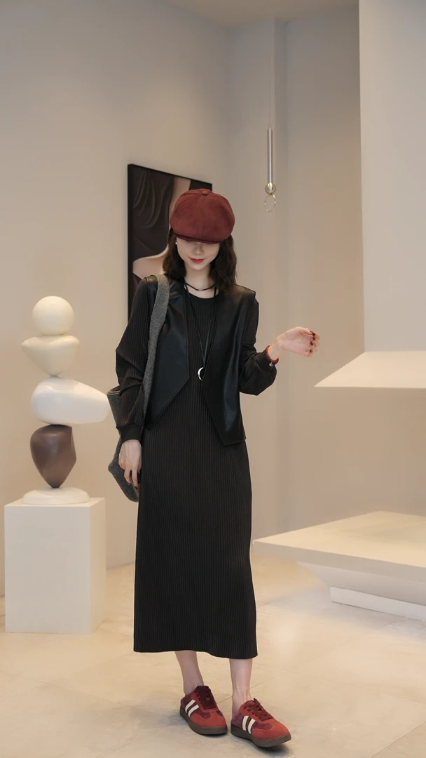 【薇薇绮】设计款针织连衣裙搭pu皮马甲两件套2024早秋新款 W499