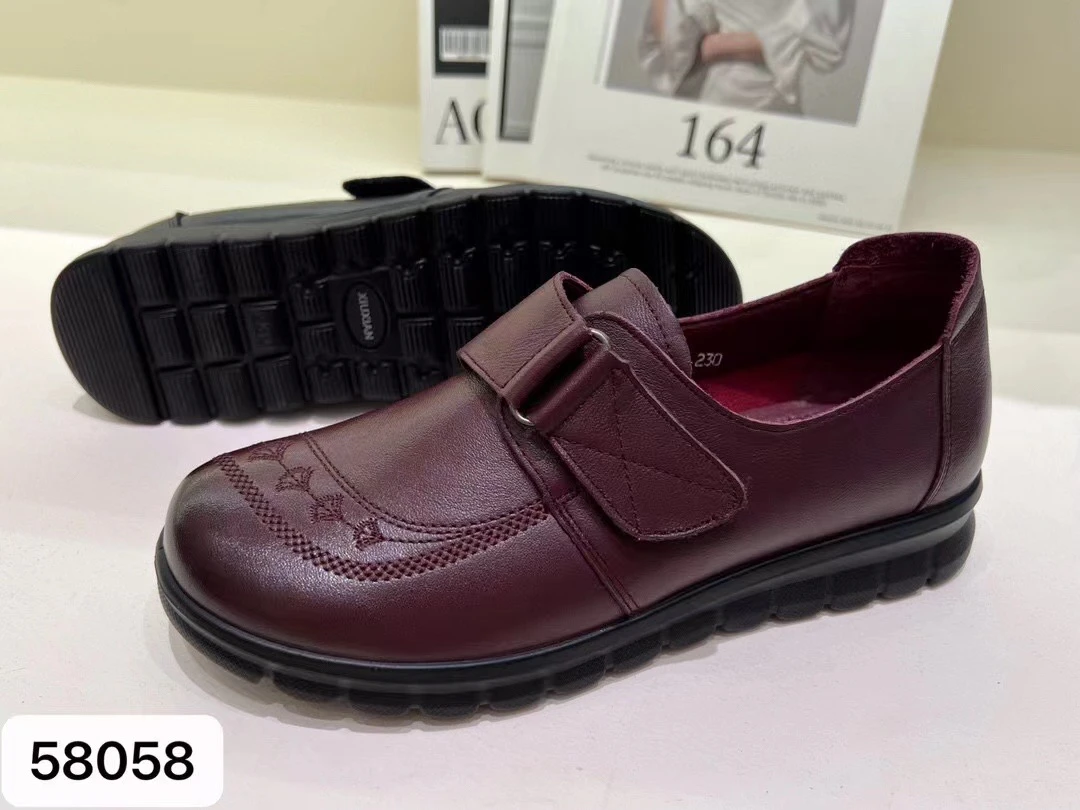 赛狼圆头黑色百搭春秋，防滑女皮鞋单鞋