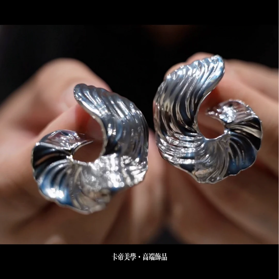 非金属亚克力耳饰 新款小众个性款银色半圆耳环褶皱纹理轻奢时尚