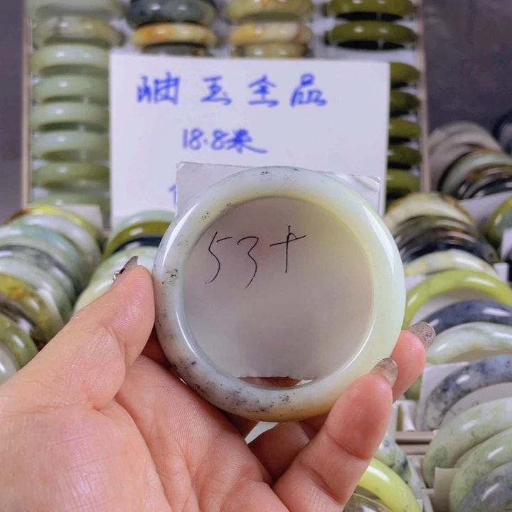 岫玉手镯未镶嵌岫玉手镯