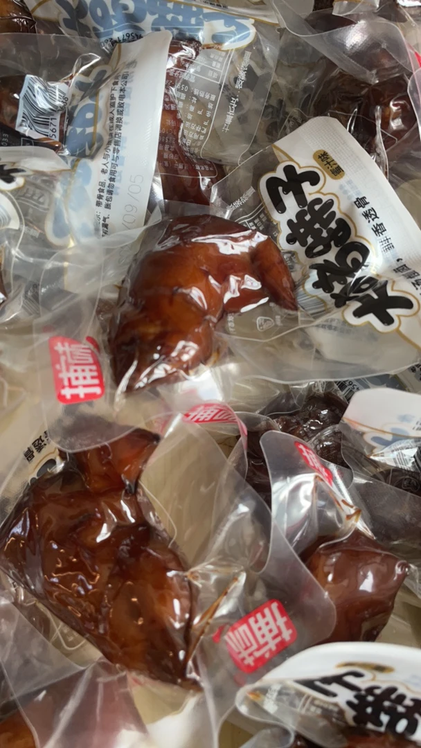 捕味猪脚老汤慢卤，鲜香透骨