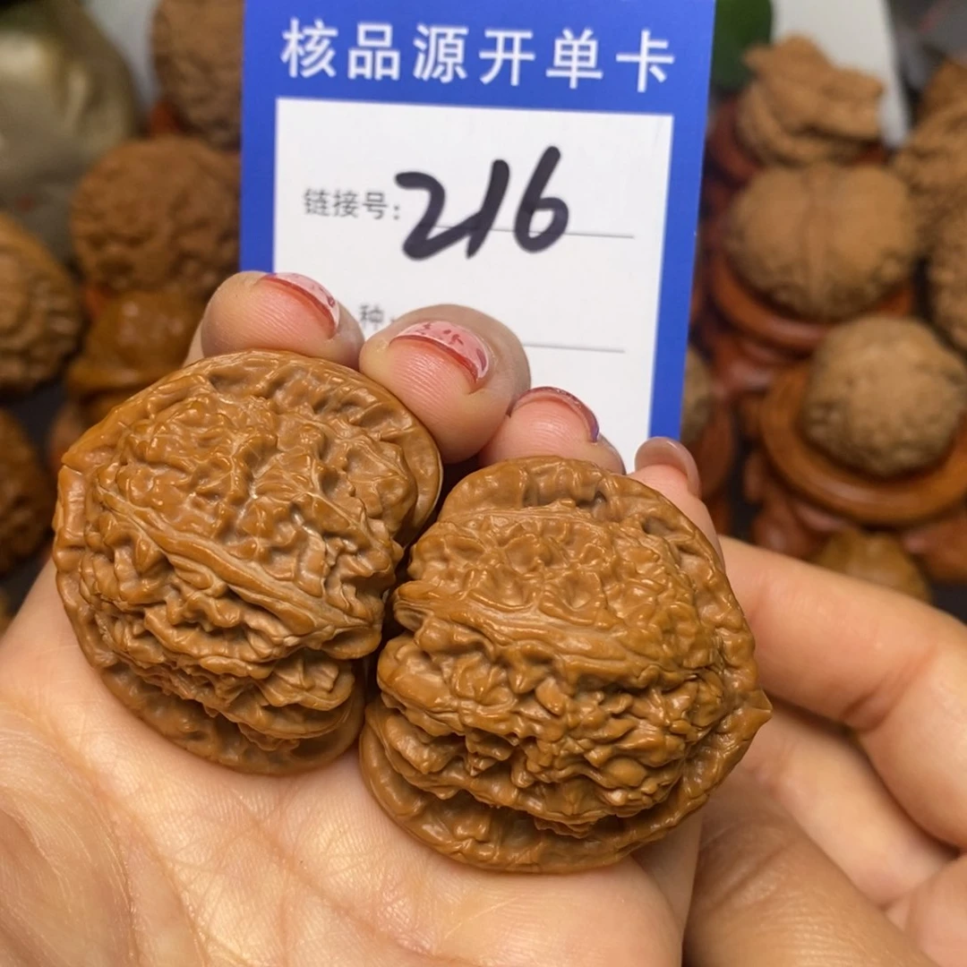 文玩核桃把件三角白全品38。216