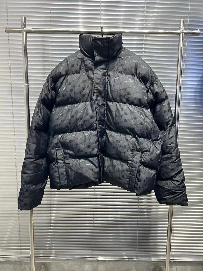 Balenciaga23fw爆款暗纹满印锁扣黑色羽绒服/44码/全新/平台18817