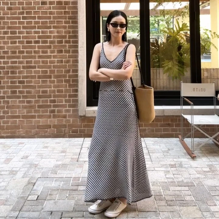 海边度假超好看长款漂亮独特设计感条纹吊带连衣裙女夏季2024新款