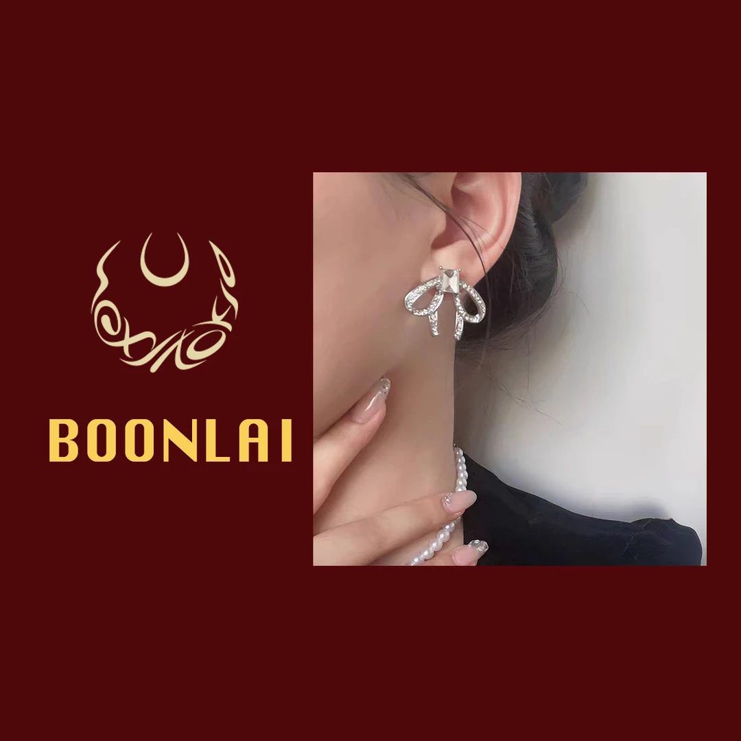 铜合金莫桑石耳饰 Boonlai 银色蝴蝶结锆石耳钉073