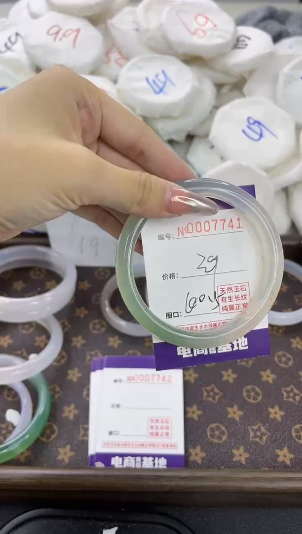 【闪购商品】玛瑙/玉髓手镯合金7741