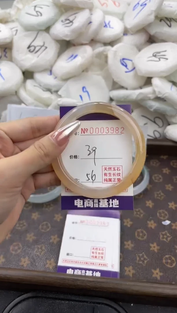 【闪购商品】玛瑙/玉髓手镯合金3982