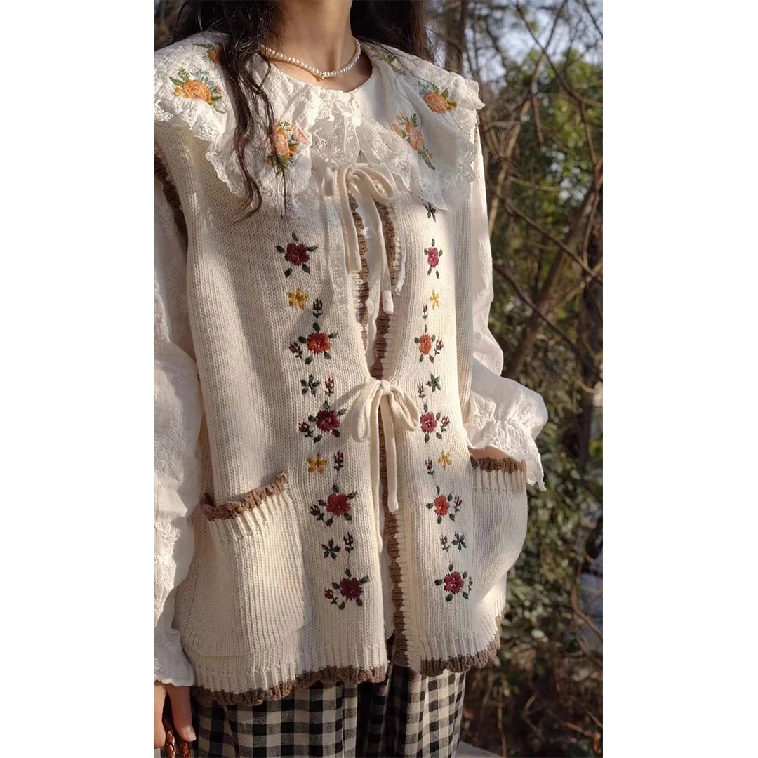 【小女巫】M5104刺绣系带圆领针织开衫马甲