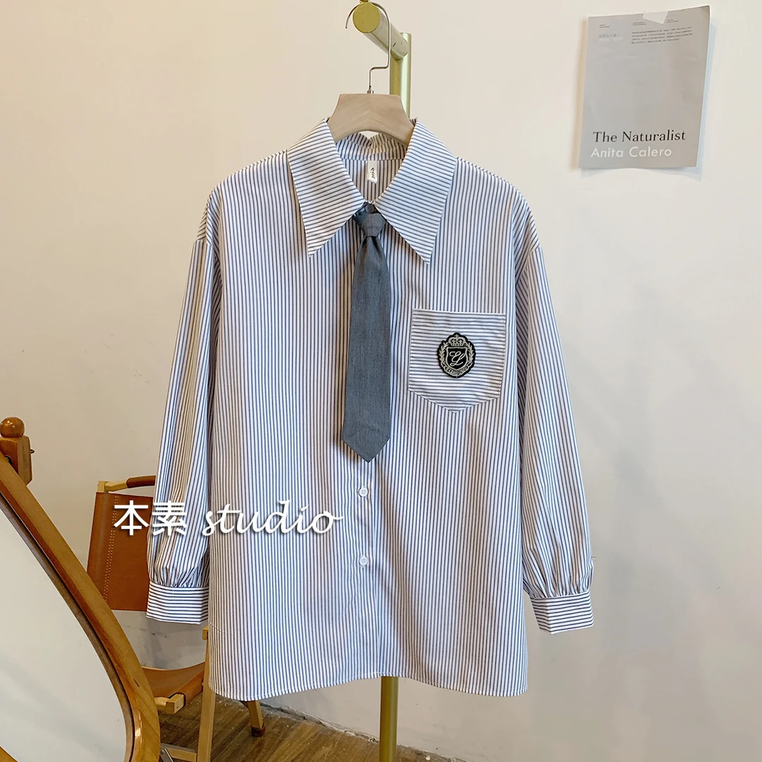 徽章C1571学院风条纹徽章领带全开扣翻领衬衫