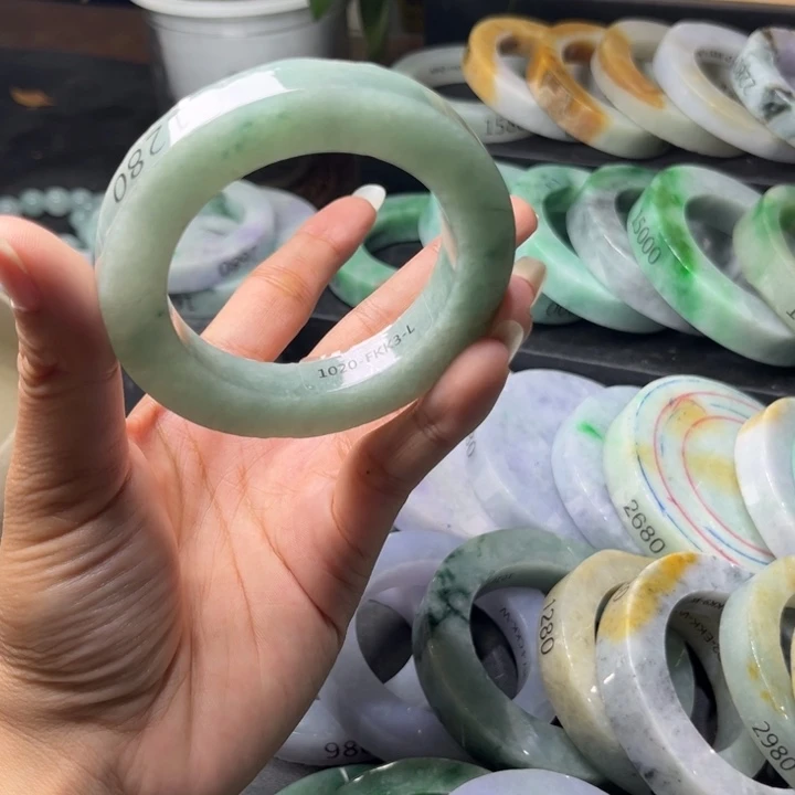 定制翡翠手镯未镶嵌