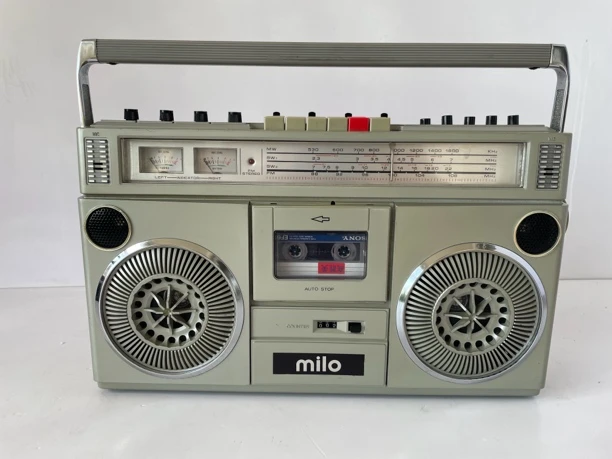 米罗5500磁带机一部。所有功能正常。可做摆件。办公室客厅都可。