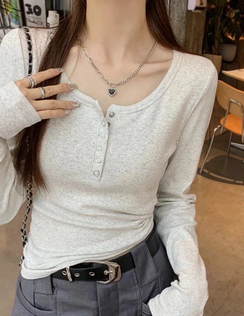 【萌萌】秋季螺纹排扣正肩长袖T恤女秋冬修身显瘦内搭打底上衣