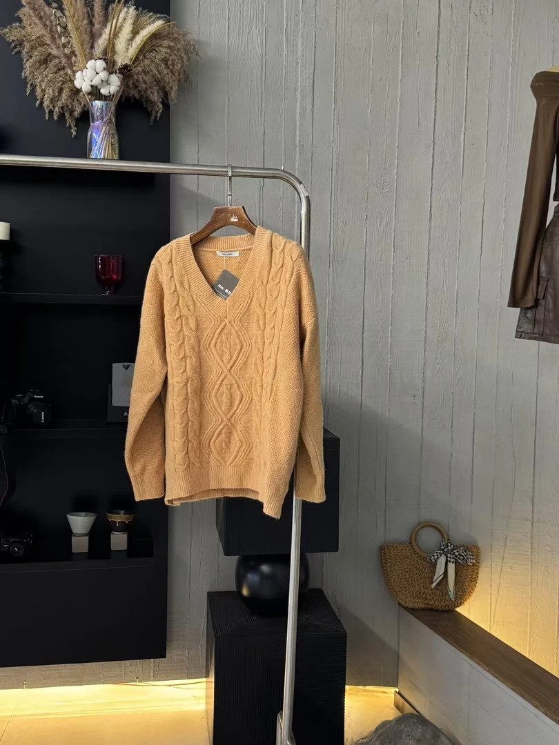 小妳XiaoNi———（冬款V领毛衣2140968）
