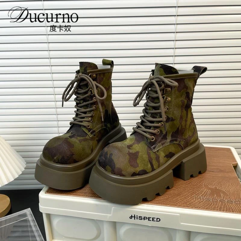 厚底绿女配鞋子靴子女款爆款新款英伦风马丁靴短靴马丁靴女款真皮