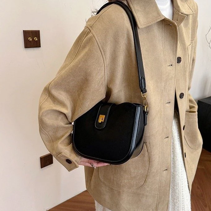 围AA编码拍这里女款