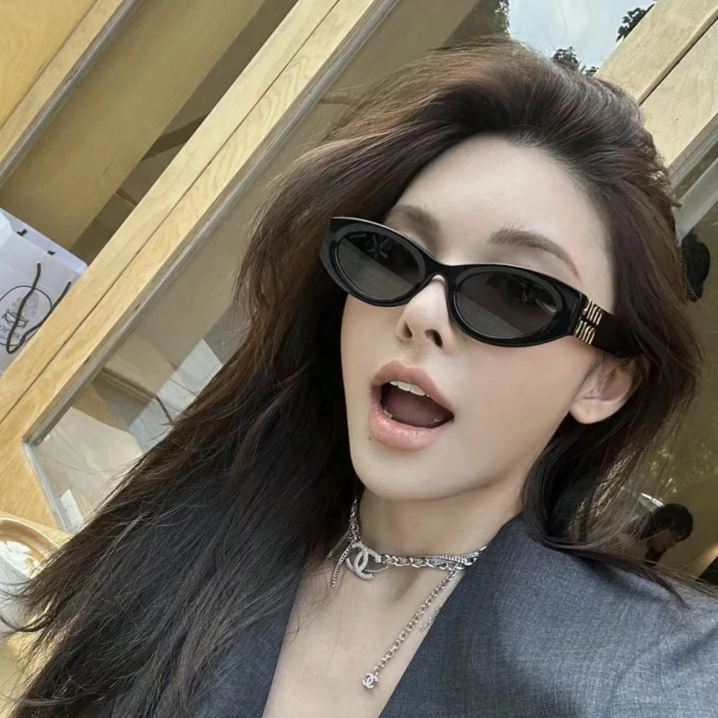 全新未使用 MIU MIU/缪缪 （米米）11w椭圆形黑金墨镜