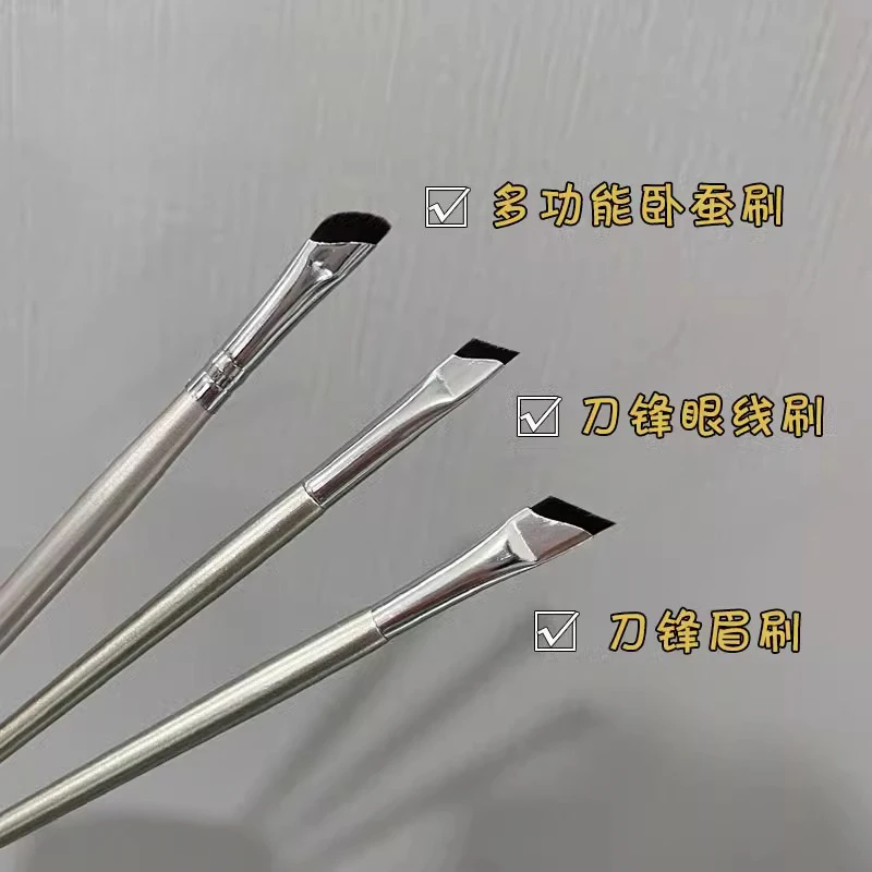 巨巨巨好用!斜角眼线刷扁平镰刀化妆刷新手画眼线下至软毛便携