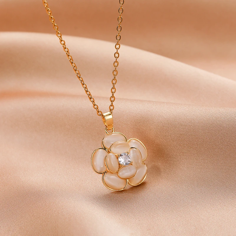 钛钢吊坠 猫猫山茶花锁骨链项链百搭时尚气质轻奢