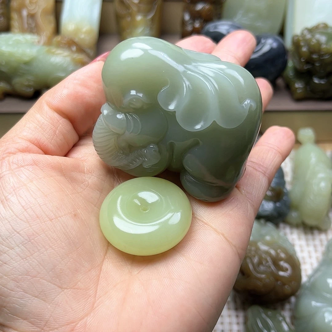 和田玉挂件未镶嵌梅**刻