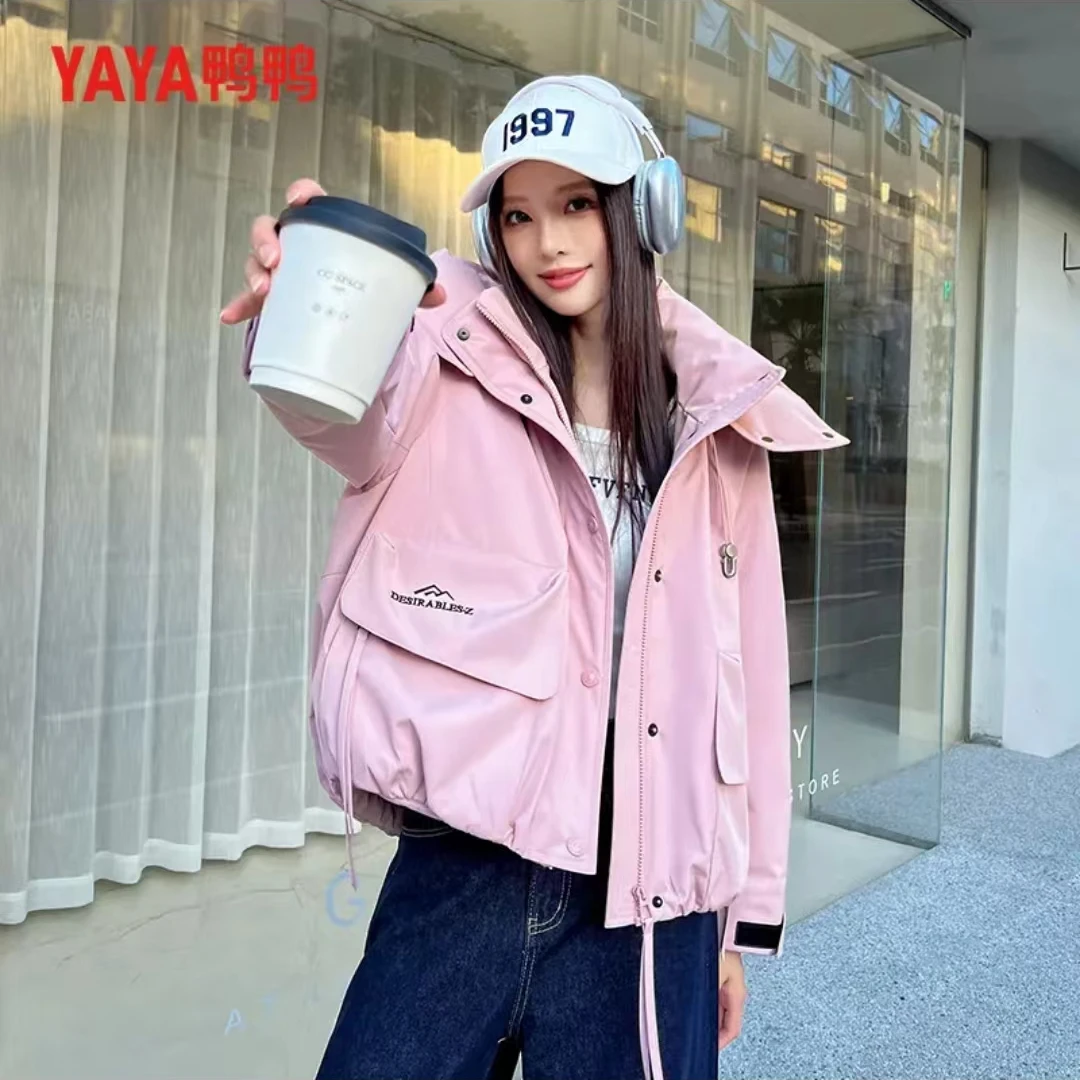 YAYA/鸭鸭时尚百搭休闲运动女士连帽潮冬季短款羽绒服YE4B611779M
