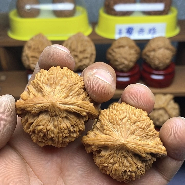 桃核吊坠黎***光满天星
