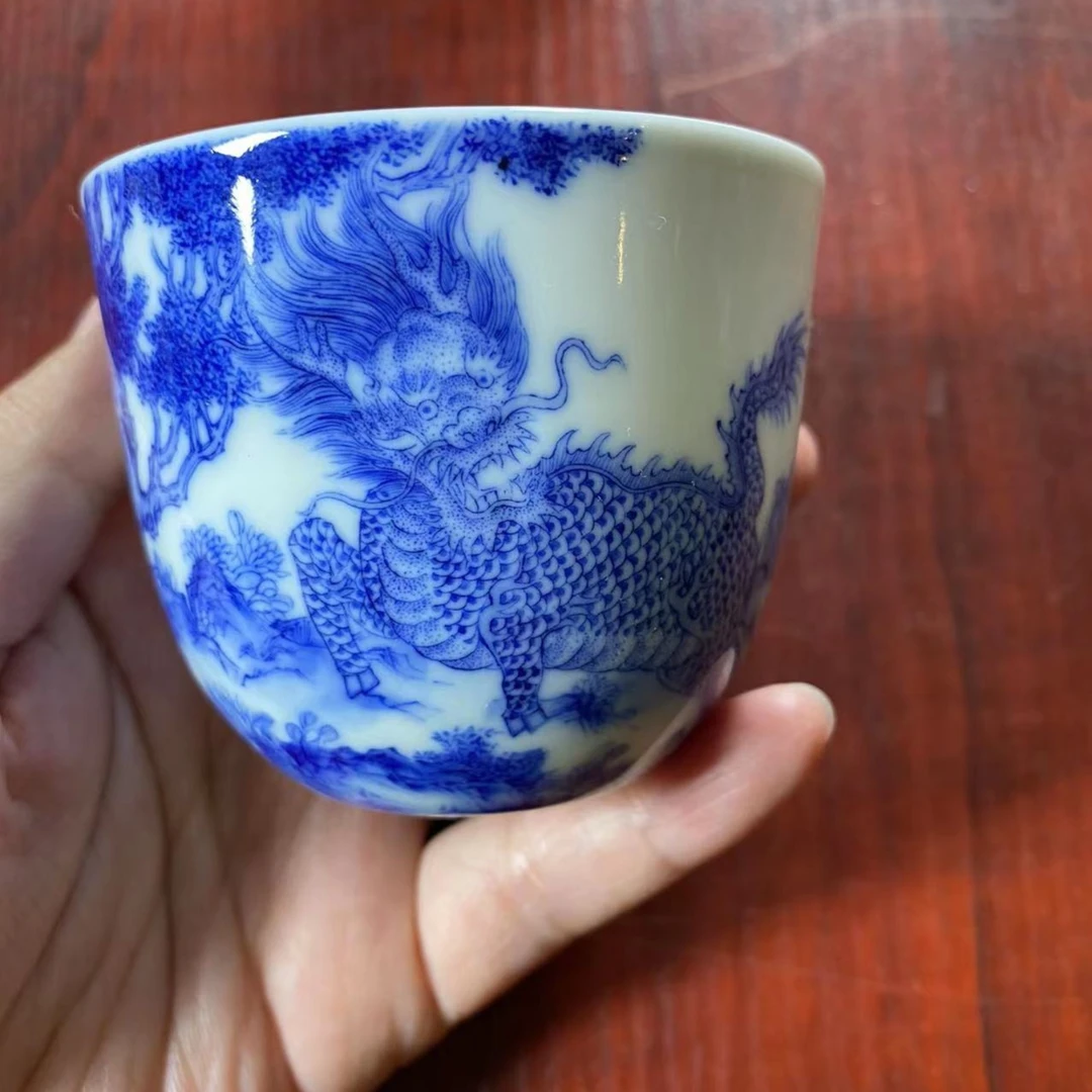 青花手绘麒麟茶杯