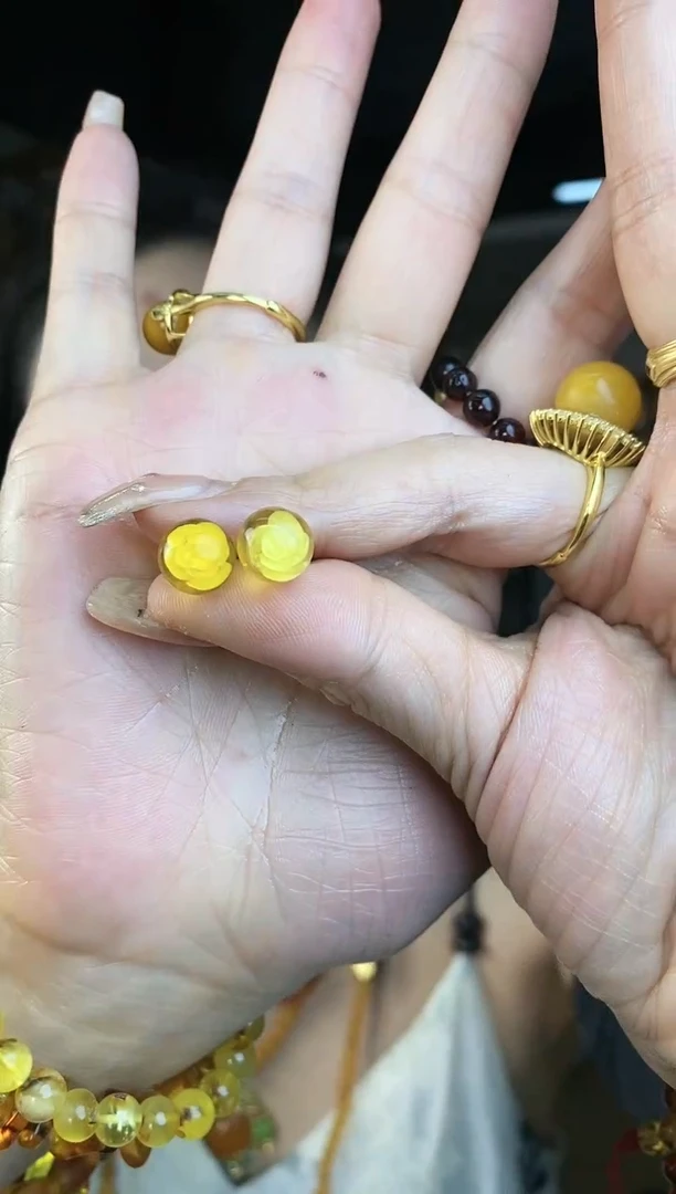 【闪购商品】琥珀耳饰银S925镶嵌多样性发一