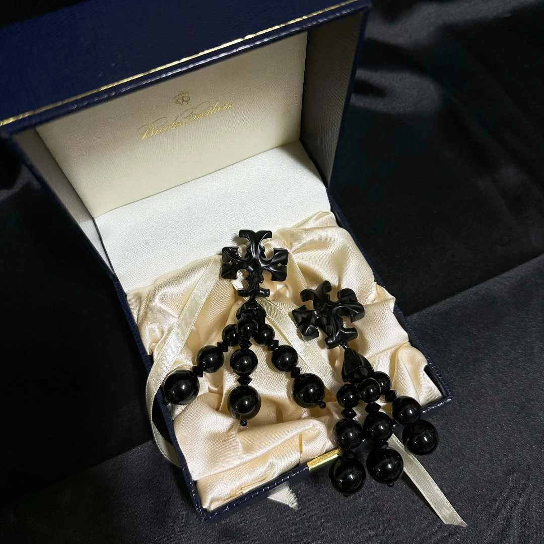 铜合金亚克力耳饰 【伊琳甄选】TB黑曜扫肩气质轻奢百搭时尚  可颖