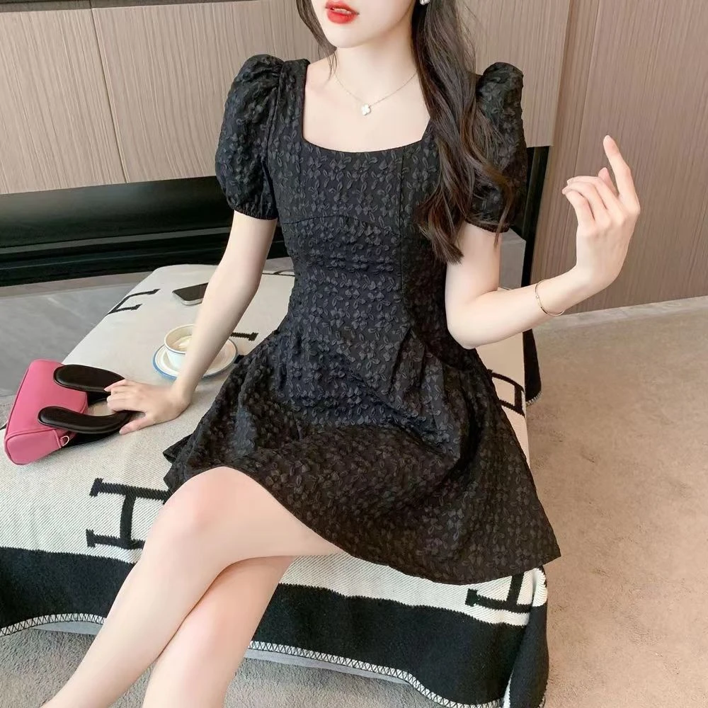 法式方领连衣裙2024夏季新款设计感时尚口袋收腰显瘦泡泡袖蓬蓬裙