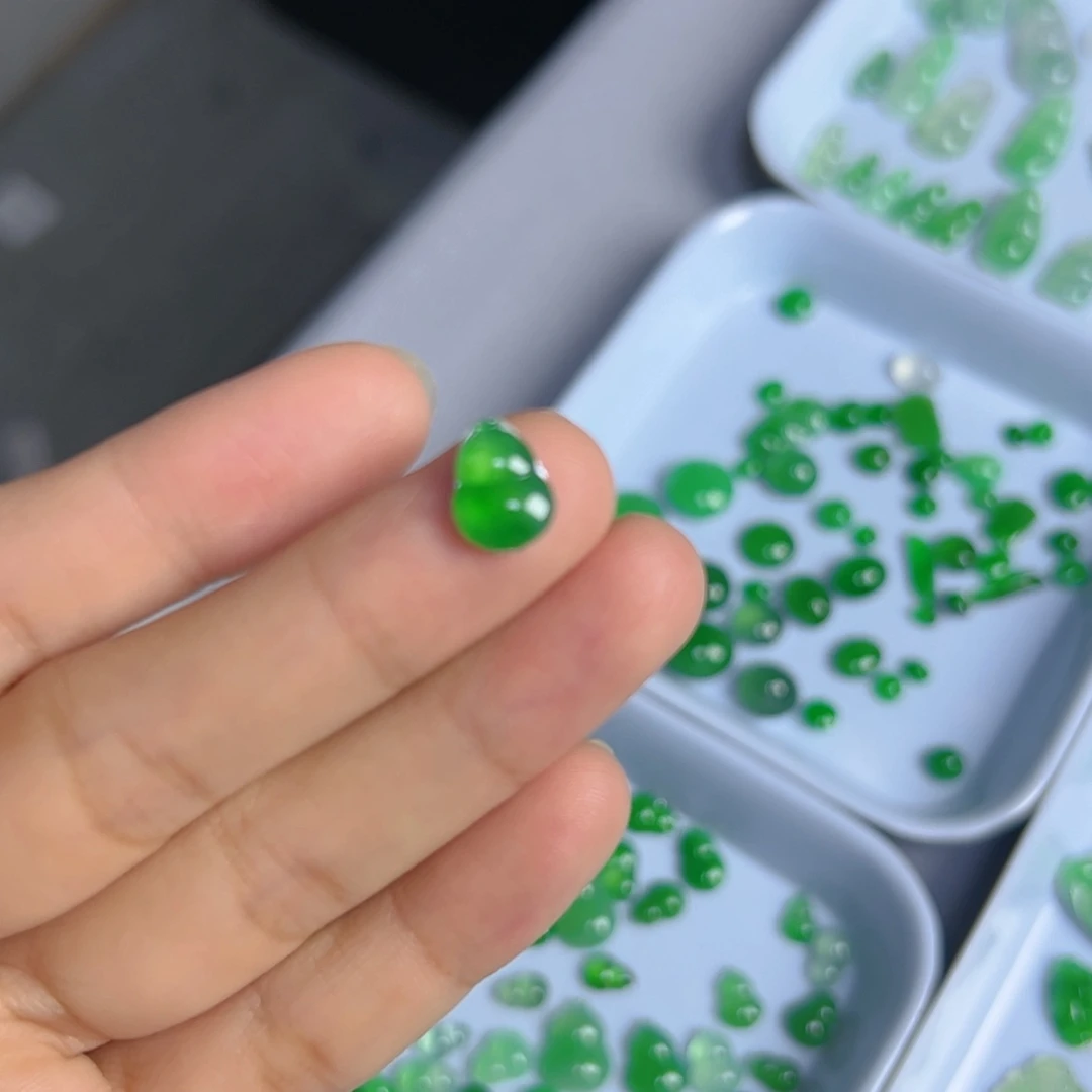 【闪购商品】翡翠颈饰未镶嵌葫芦