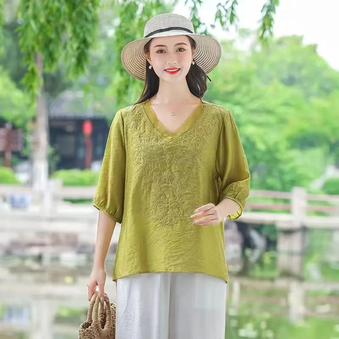 新款刺绣衬衫女宽松夏季轻奢时尚气质减龄V领欧根纱复古纯色小衫