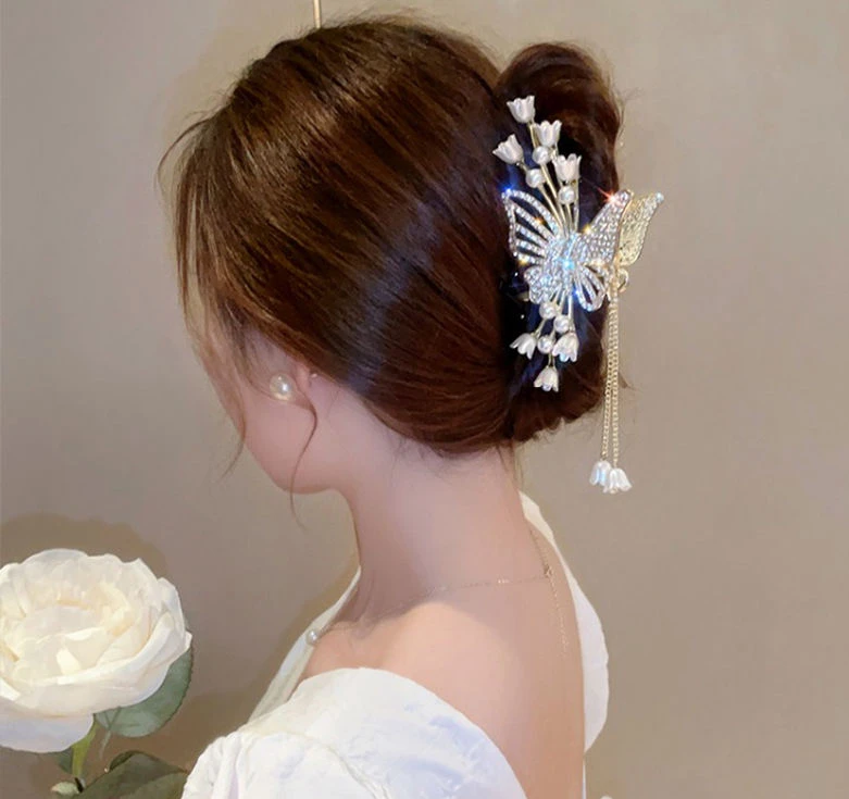 【处理】2024新年款仙气蝴蝶流苏发夹女网红高级感香蕉韩系ins中号