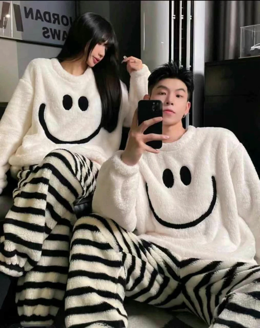 “爱依坊”情侣款笑脸睡衣珊瑚绒保暖可外穿